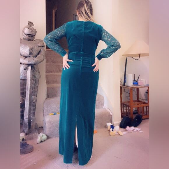 Handmade emerald Velvet Gown with Lace Sleeves - Picture 3 of 3